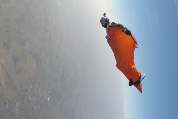Wing suit